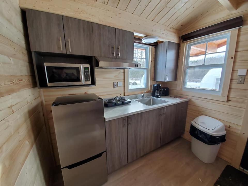 Les Chalets De La Colline Inc Baie-Sainte-Catherine Exterior foto